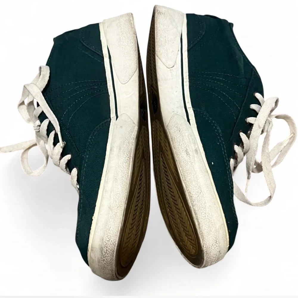 1996 Nike GTS Dark Green Canvas Sneakers with White Laces
